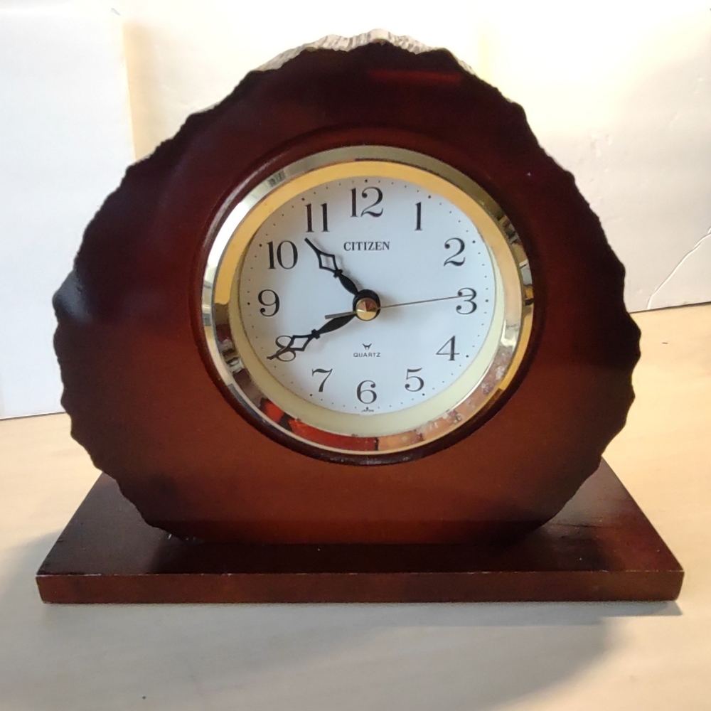 Citizens quartz movement mantle/table/desk clock.